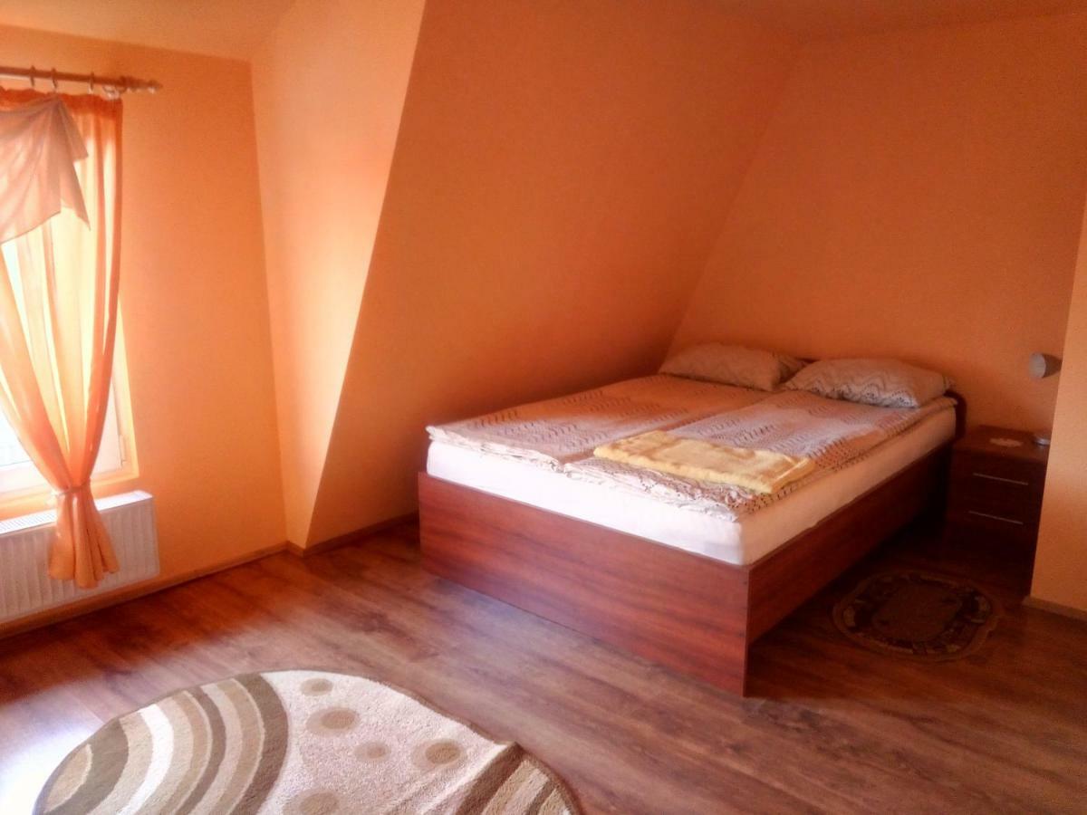 Timi Kulcsoshaz Hotel Lazarea Luaran gambar